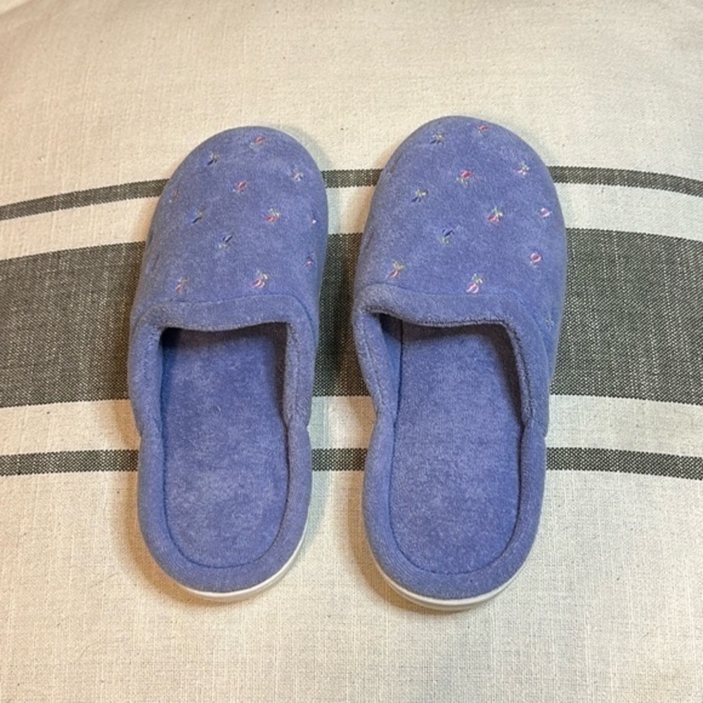 Isotoner Slippers Size 9.5-10